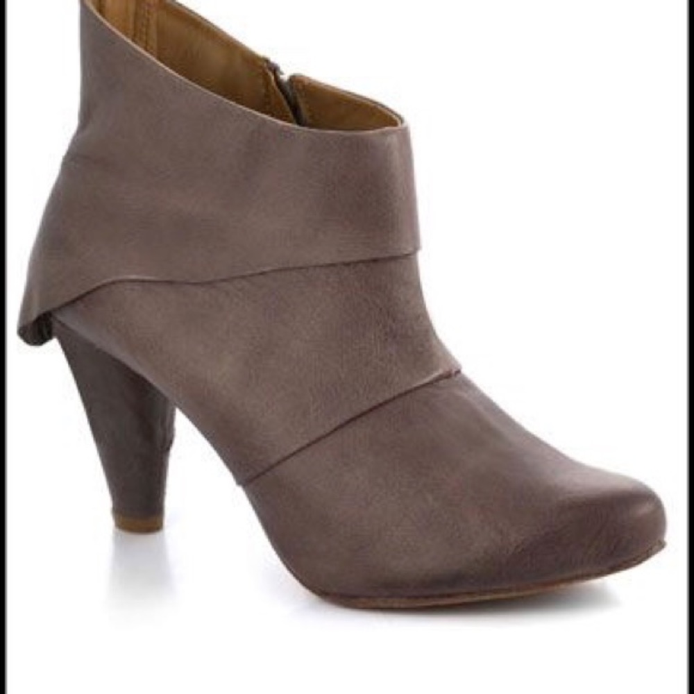J Shoes Mule (Maple) Sz 10